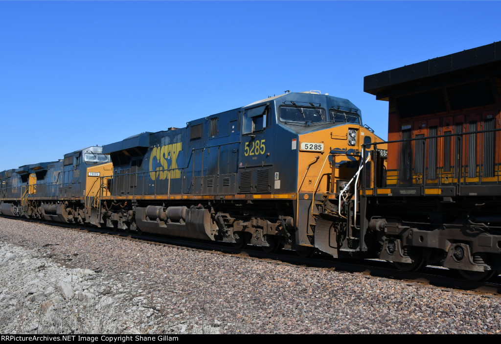 CSX 5285 Roster shot.